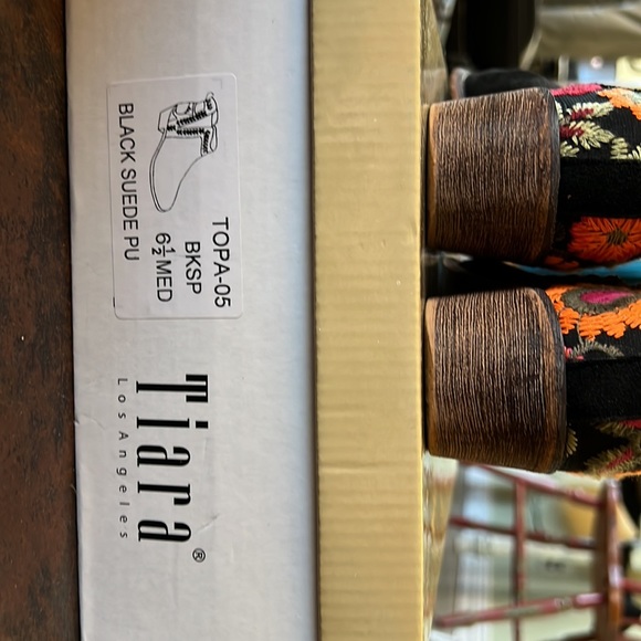 Tiara embroidered ankle boots, 6.5 - Picture 10 of 11